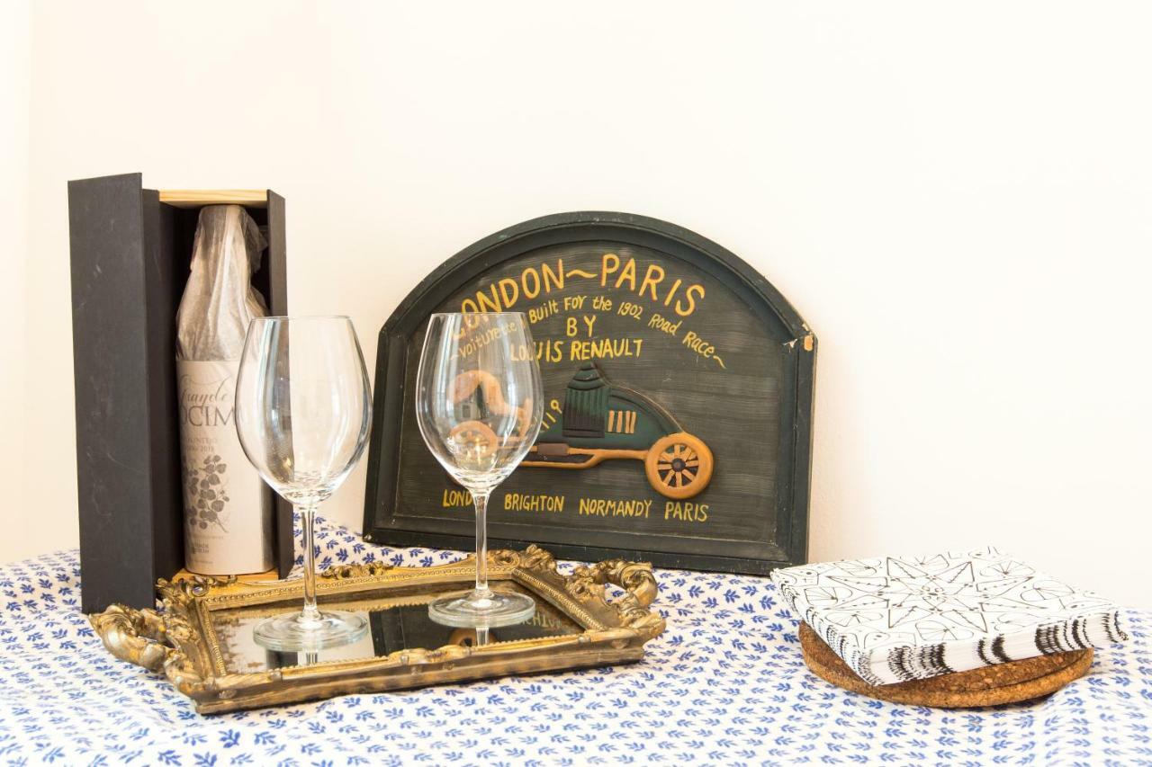 Lisbon Secret & Charming Baixa 4 Bedroom Apartment ภายนอก รูปภาพ