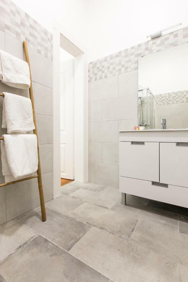 Lisbon Secret & Charming Baixa 4 Bedroom Apartment ภายนอก รูปภาพ