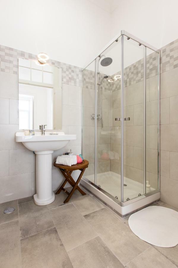 Lisbon Secret & Charming Baixa 4 Bedroom Apartment ภายนอก รูปภาพ